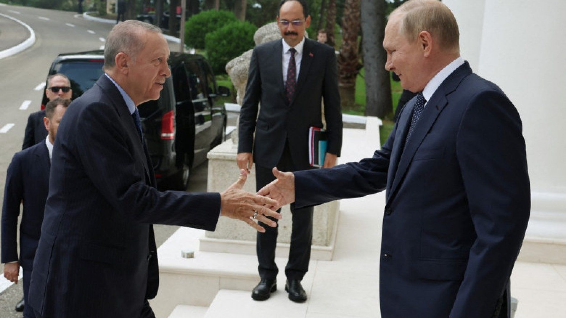 Putin și Erdogan s-au întâlnit la Soci. Președintele Turciei este primul lider din NATO primit în Rusia de la începutul războiului