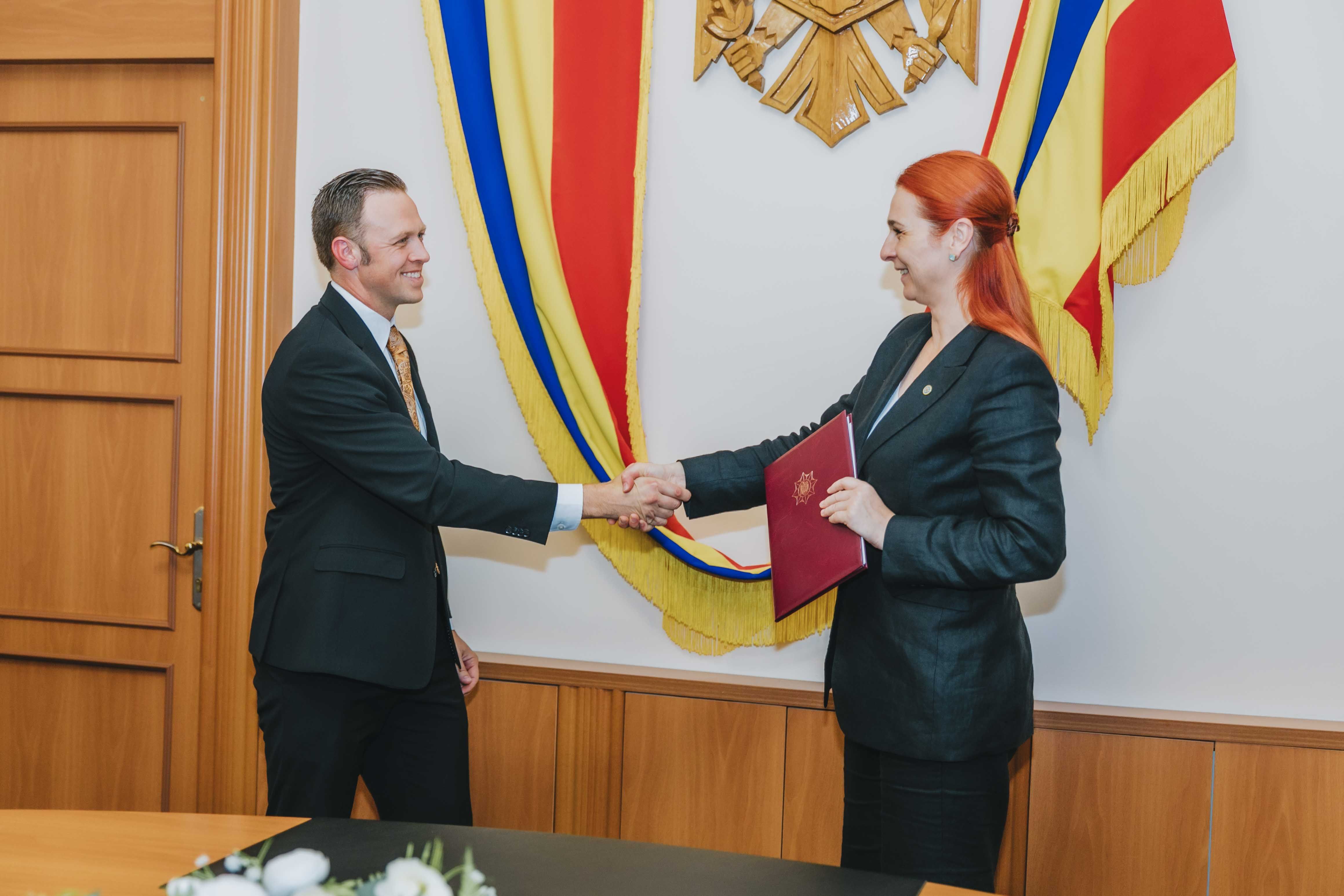 FOTO MAI și FBI au semnat la Chișinău un memorandum de cooperare. Ce presupune