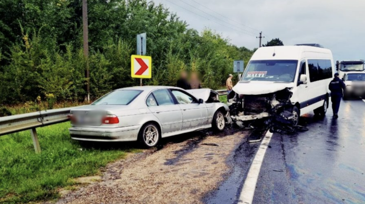 Accident GRAV pe traseul Chișinău-Orhei: Un microbuz a intrat în coliziune cu două automobile, o femeie a ajuns la spital