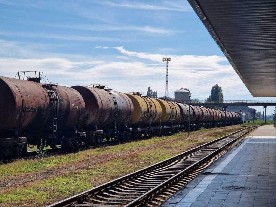 Andrei Spînu: Primele cisterne de păcură pentru suplinirea rezervei de stat au ajuns în R.Moldova