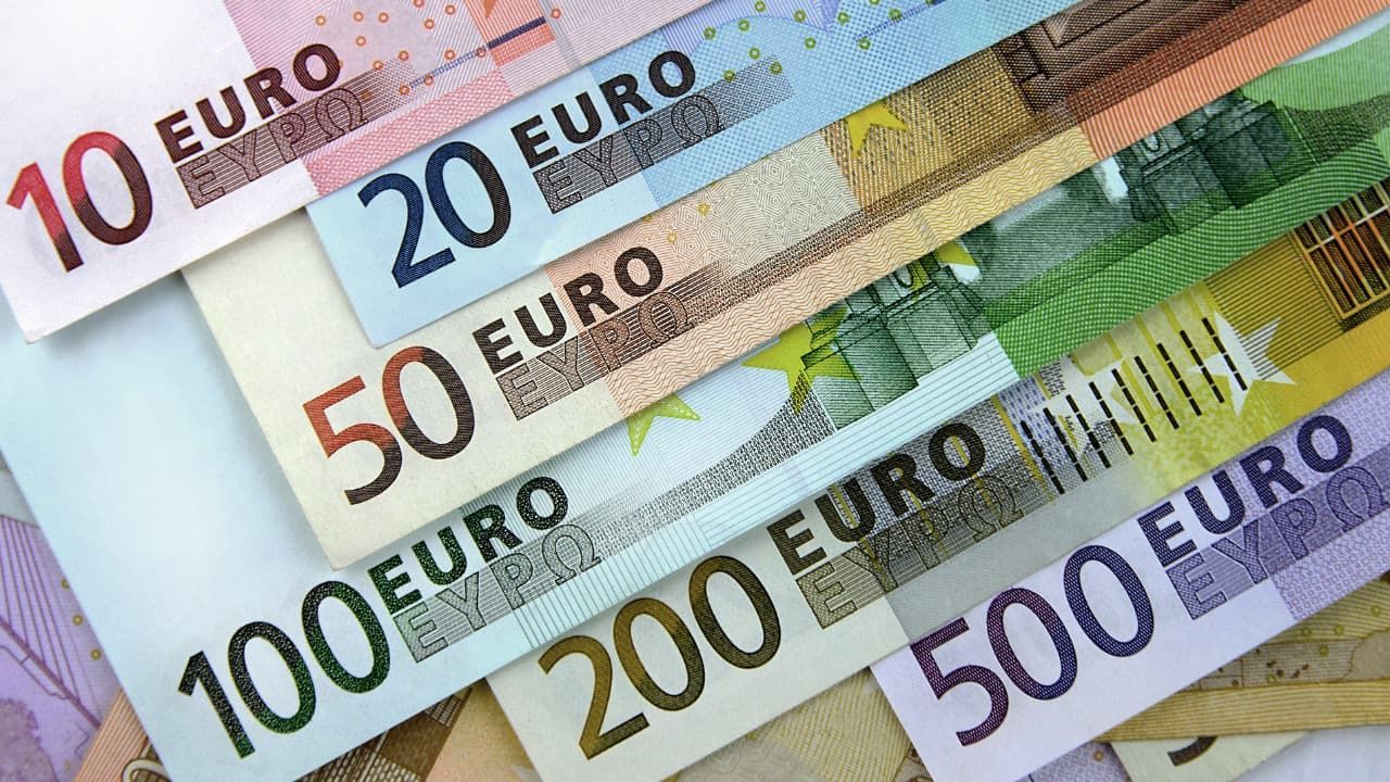 Euro a căzut la cel mai jos nivel din ultimii opt ani. Veaceslav Ioniță: Tendința de depreciere e de scurtă durată, Euro își va reveni