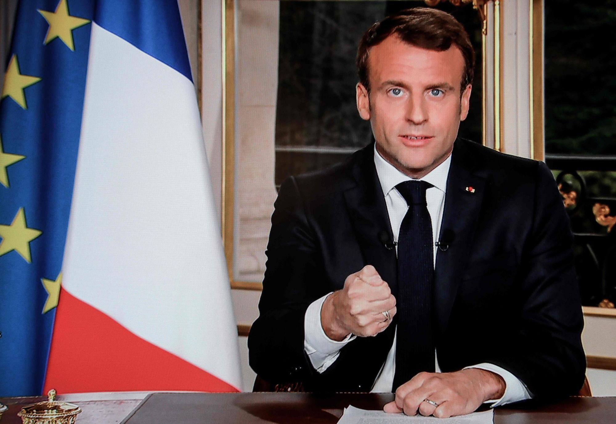 Macron îi promite lui Zelenski noi sancțiuni împotriva Rusiei după anexarea regiunilor ucrainene