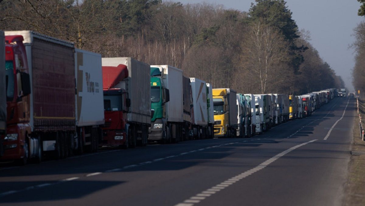 Rusia interzice circulația camioanelor înmatriculate în Europa