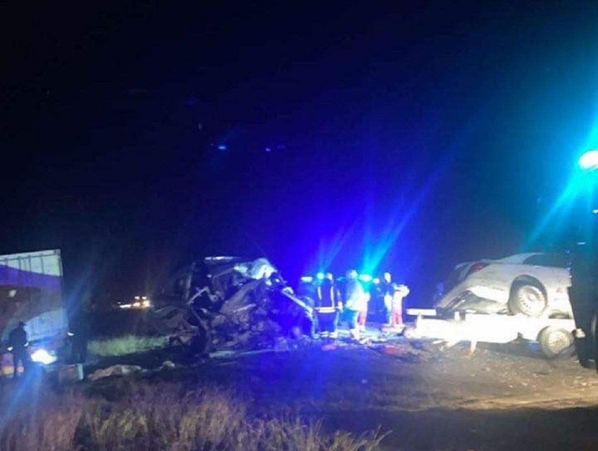 Accident rutier grav pe traseul Chișinău-Leușeni! Două persoane au murit în urma impactului dintre un camion și un microbuz
