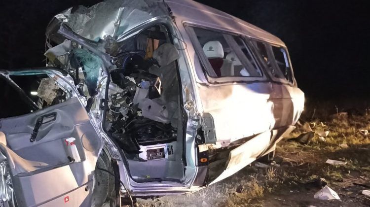 Accident rutier grav pe traseul Chișinău-Leușeni! Două persoane au murit în urma impactului dintre un camion și un microbuz