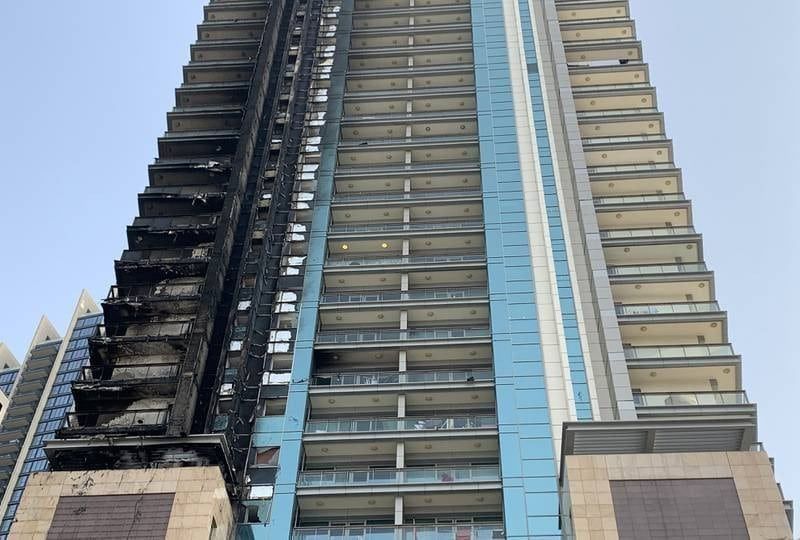 VIDEO Incendiu devastator în Dubai. Un zgârie nori de lângă lângă Burj Khalifa a luat foc