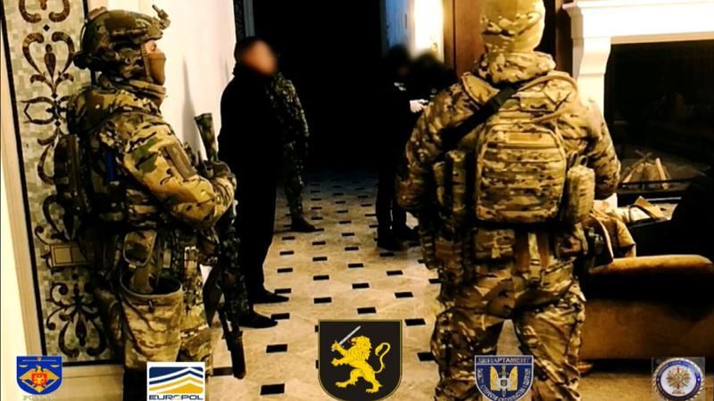 VIDEO | Operațiune de amploare în Moldova și Ucraina: 44 percheziții în dosarul unei organizații criminale cu activitate în Ucraina. Au fost implicați peste 150 de oamenii ai legii din ambele state