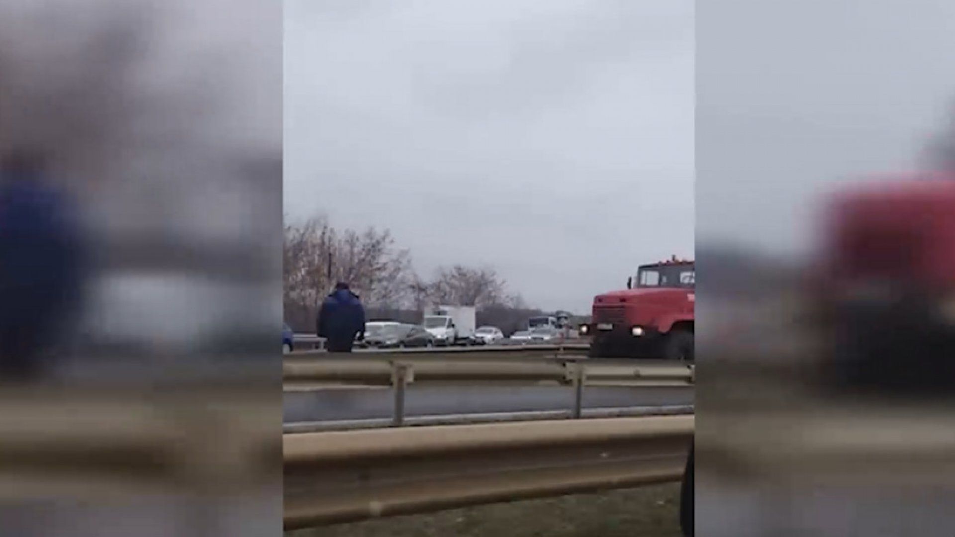 VIDEO // Carambol la Stăuceni. Circa 10 automobile, implicate într-un accident rutier