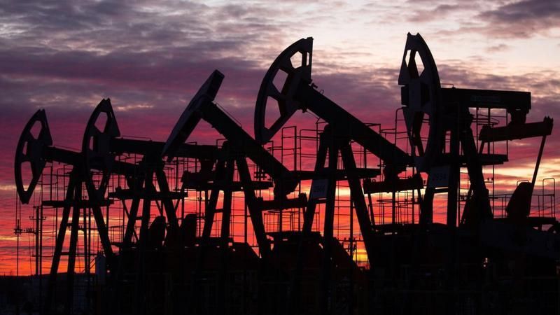 Țările G7 și Australia au convenit să plafoneze prețul petrolului rusesc la 60 de dolari barilul