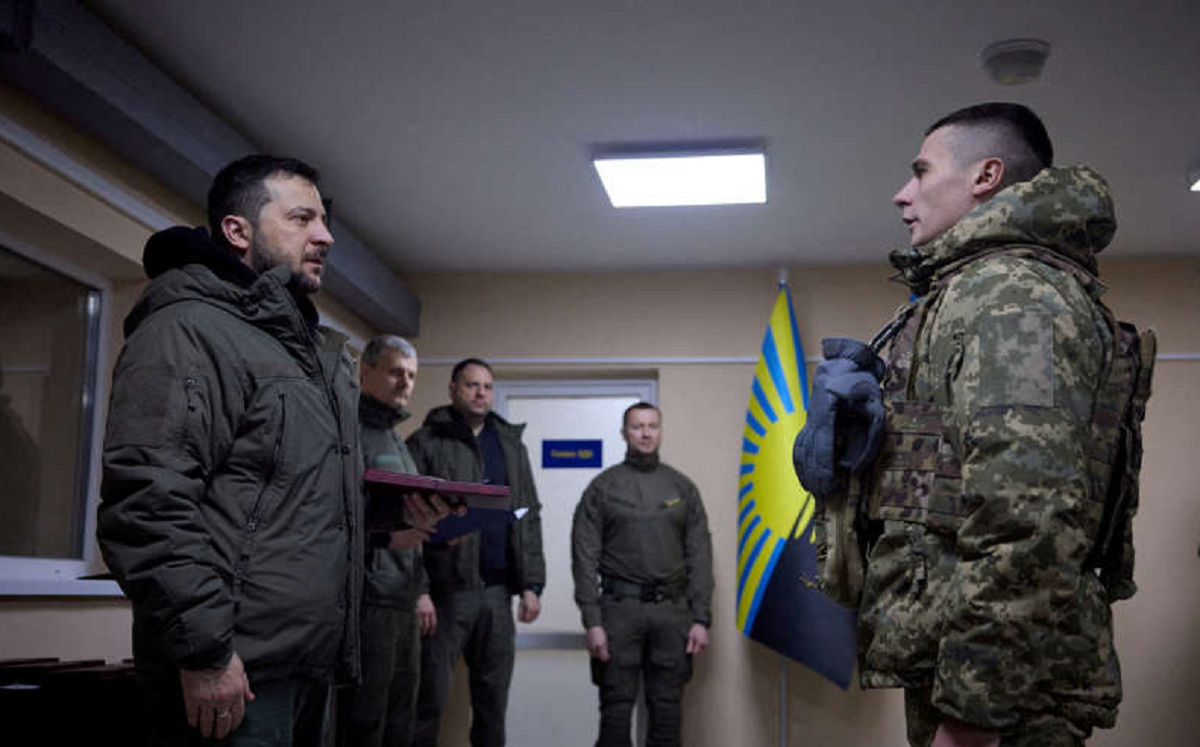 VIDEO // Zelenski, în Donbas, în apropiere de front