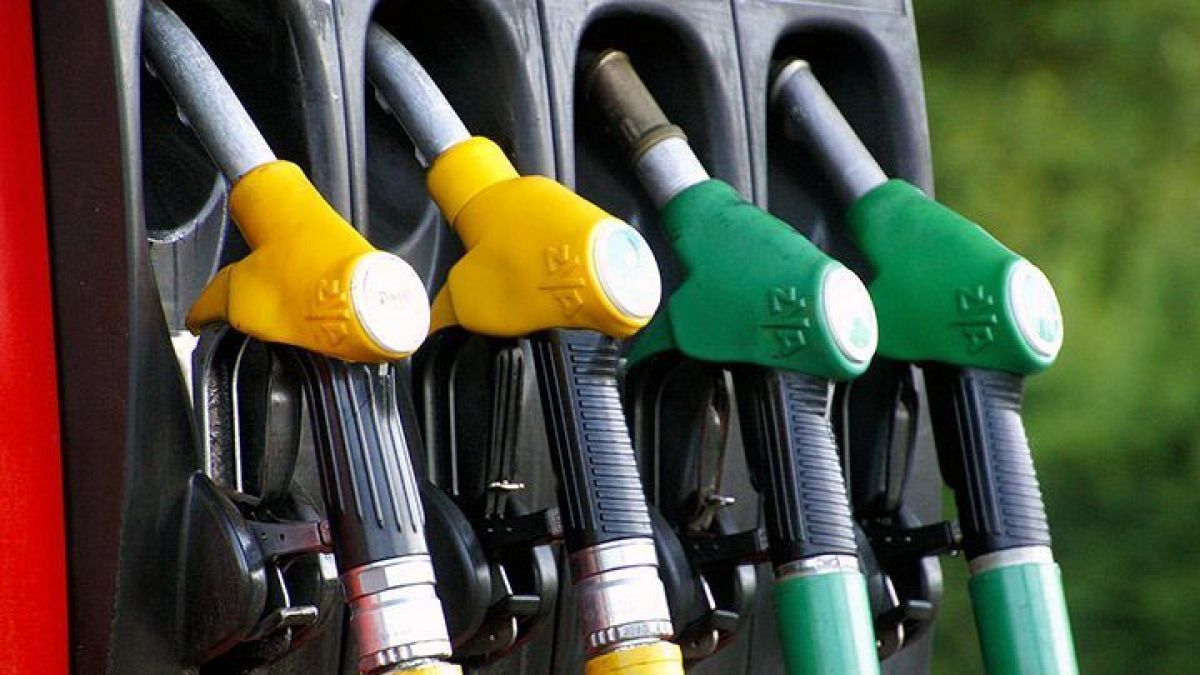 Benzina a ajuns la 24 lei per litru. ANRE prezintă prețurile plafon la carburanți pentru joi, 8 decembrie