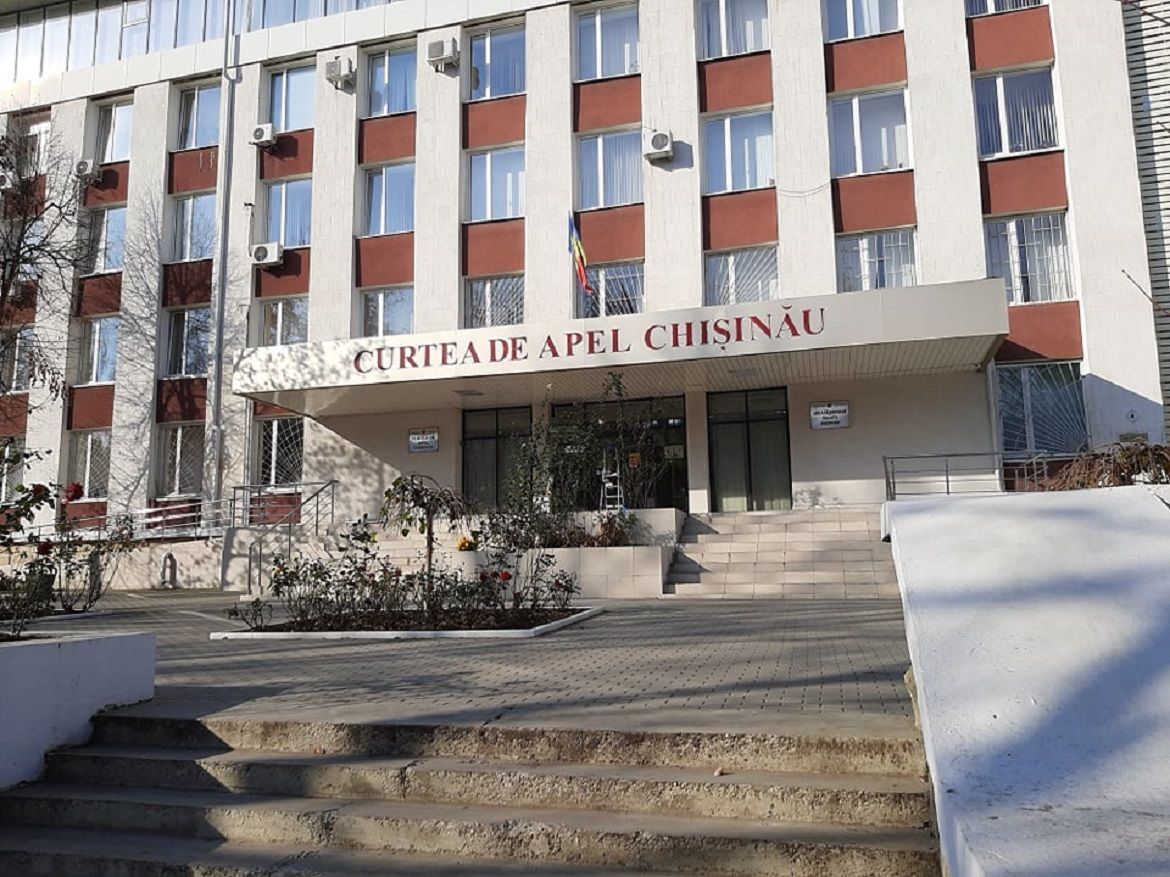 Noi alerte cu bombă! Un bărbat a sunat la 112 și a comunicat că Judecătoria Chișinău, sediul Buiucani, și Curtea de Apel sunt minate