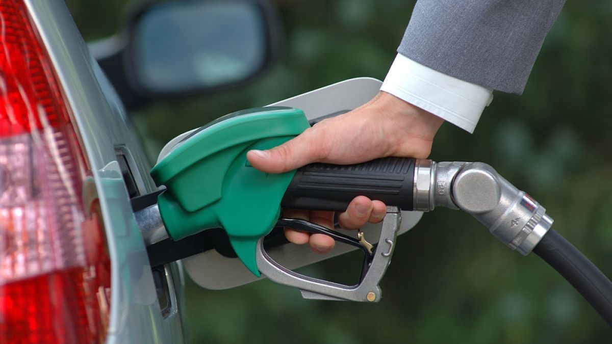 Creștere semnificativă a prețului la benzină și motorină. ANRE anunță cât vor costa mâine carburanții