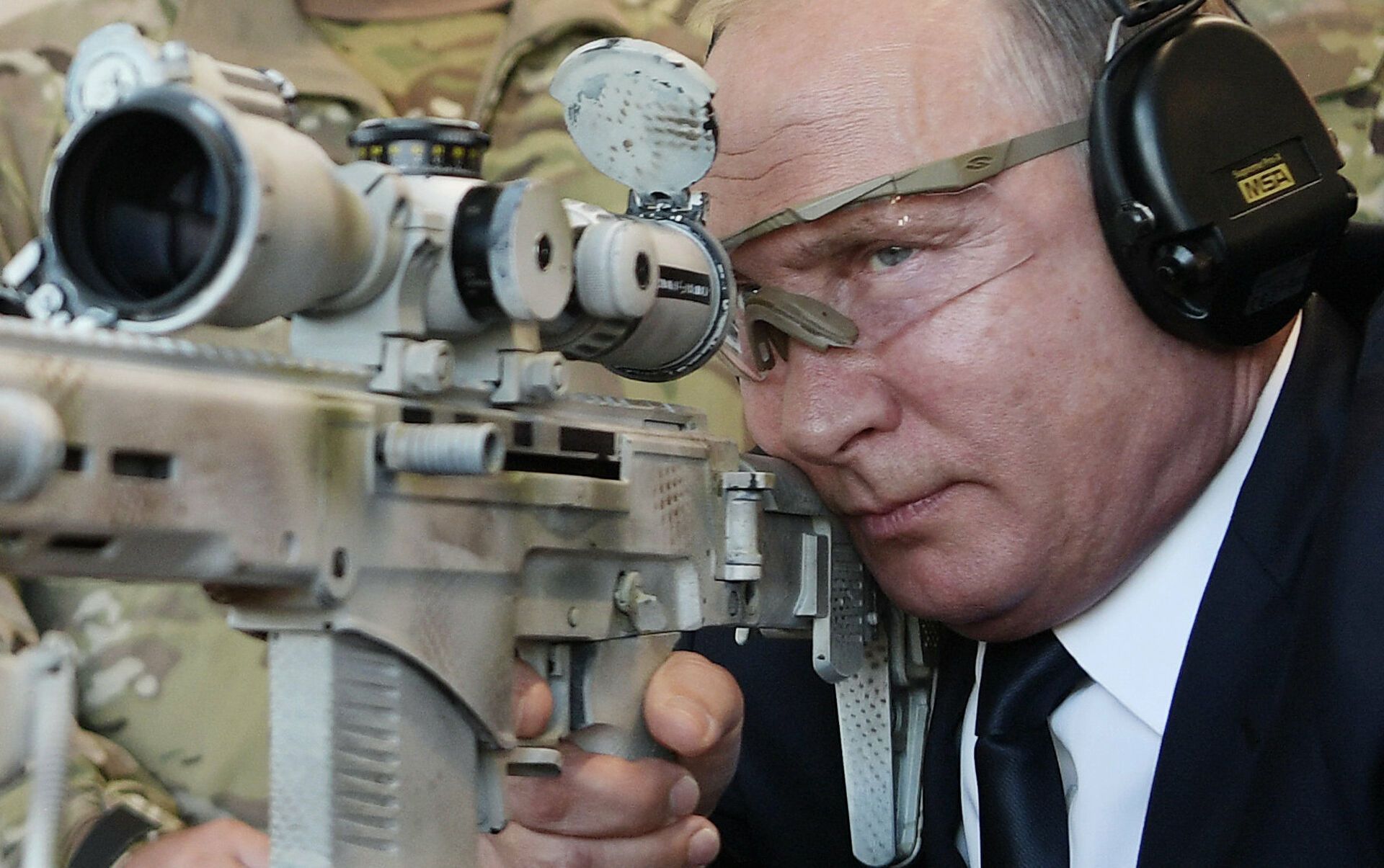 Putin a încercat să îl asasineze pe Zelenski înainte să invadeze Ucraina. Întâlnire secretă între șeful CIA și președintele ucrainean