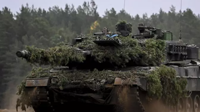 Germania: Aliații Ucrainei pot începe să formeze ucraineni pentru a folosi tancuri de tip Leopard