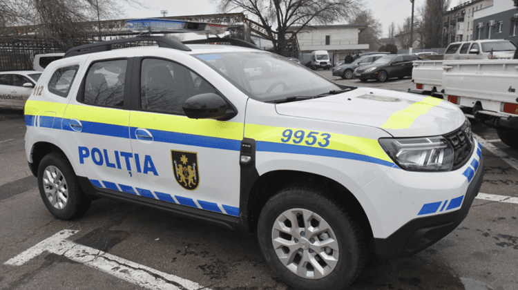 Maşinile de poliţie din Moldova vor avea un design nou al însemnelor