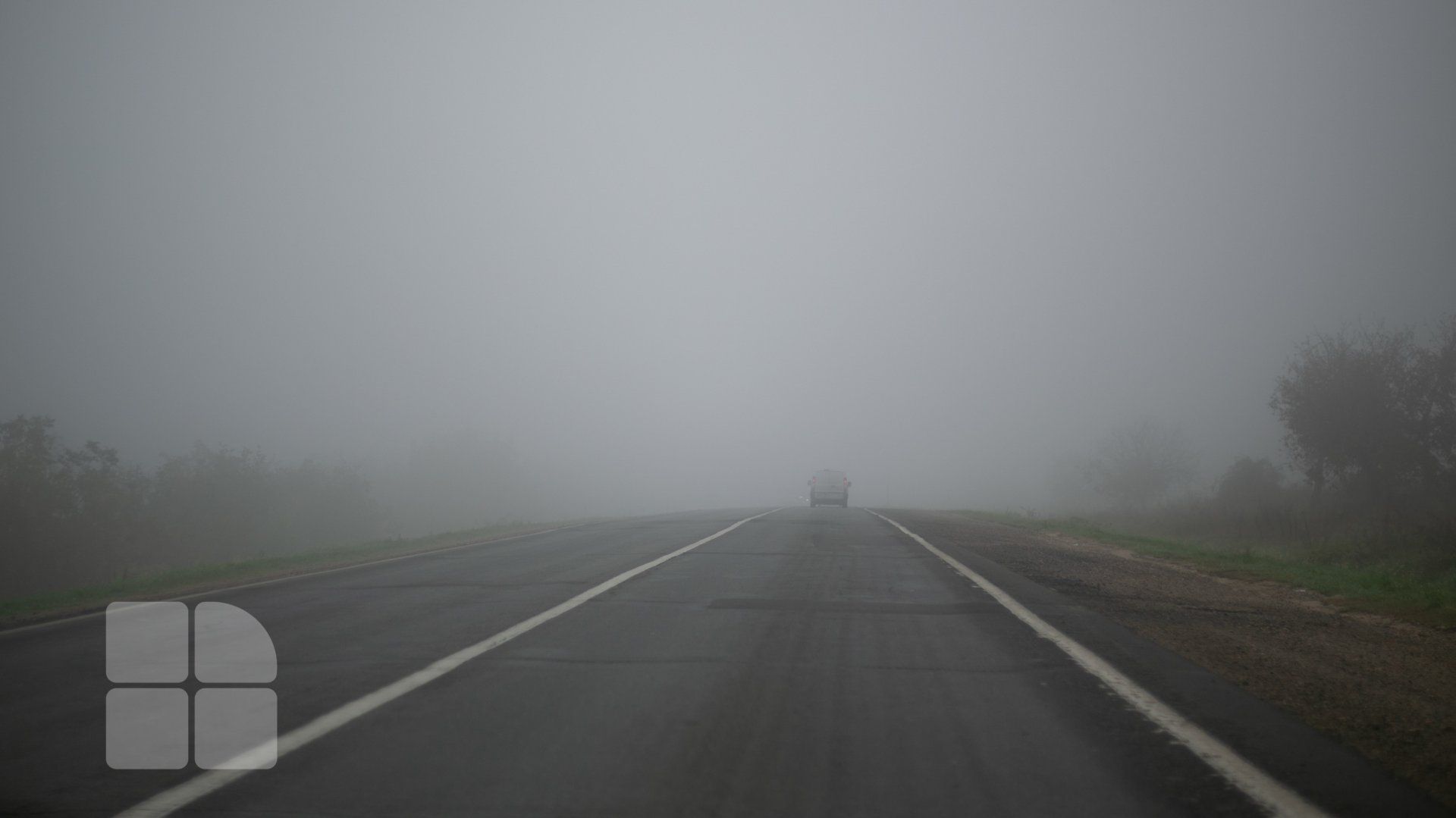 Pe traseul Chișinău - Leușeni se circulă în condiții de ceață. Șoferii, îndemnați să fie precauți