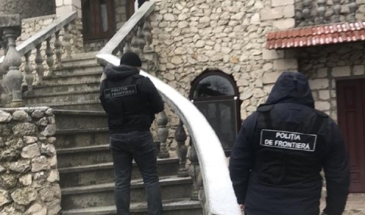 Trei moldoveni, suspectați de implicare în activități de organizare a migrației ilegale, documentați în urma mai multor percheziții