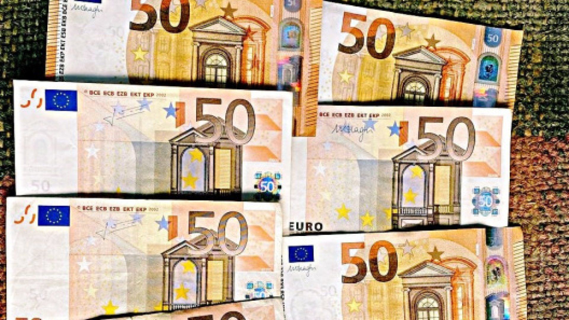 Un bărbat din Edineț a șantajat și a cerut sute de euro de la o femeie pentru a nu publica imagini intime cu ea. Ce a urmat18+)