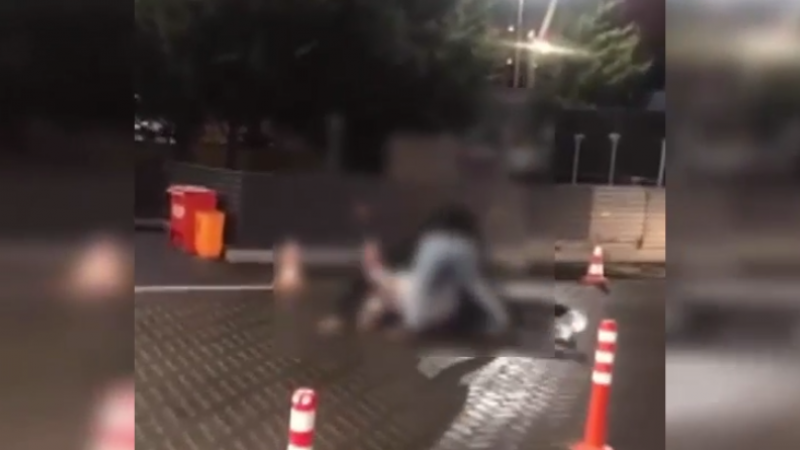 VIDEO. Cinci tineri – prinși de poliție. Momentul în care sunt reținuți la o stație PECO din Chișinău