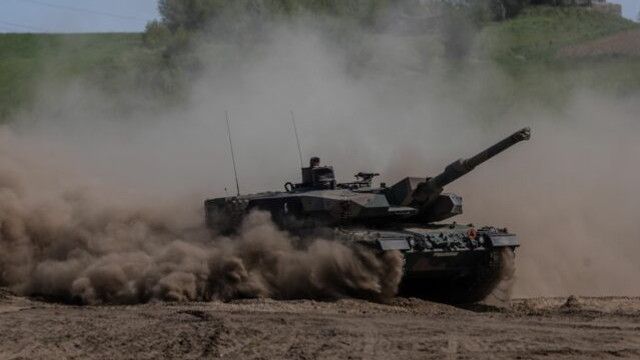 Ucraina va primi până la 140 de tancuri în „primul val” de livrări din partea unei coaliții de 12 țări – Kuleba