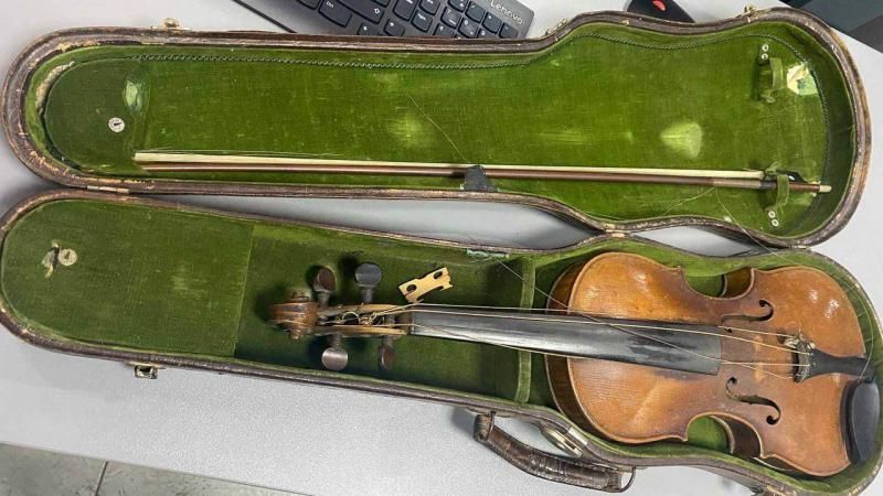 O vioară fabricată în 1726, confiscată la intrarea în țară. Unde se afla instrumentul muzical. Precizările Serviciului Vamal
