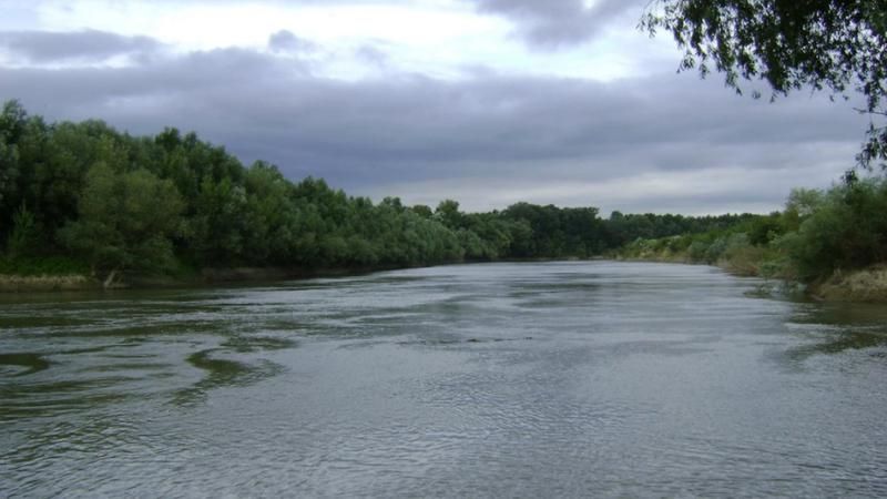 Hidrologii avertizează: Crește nivelul apei în râul Prut