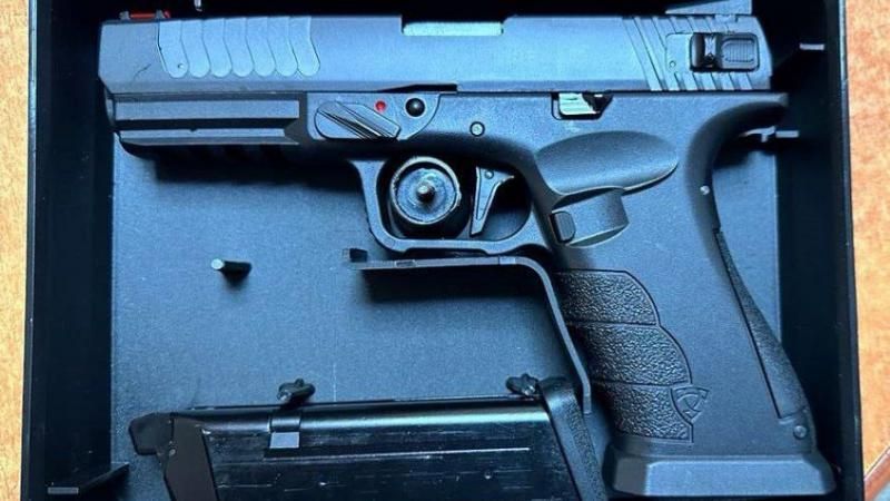 Un moldovean de 54 de ani, documentat la trecerea frontierei. Printre lucrurile personale avea ascunsă o armă