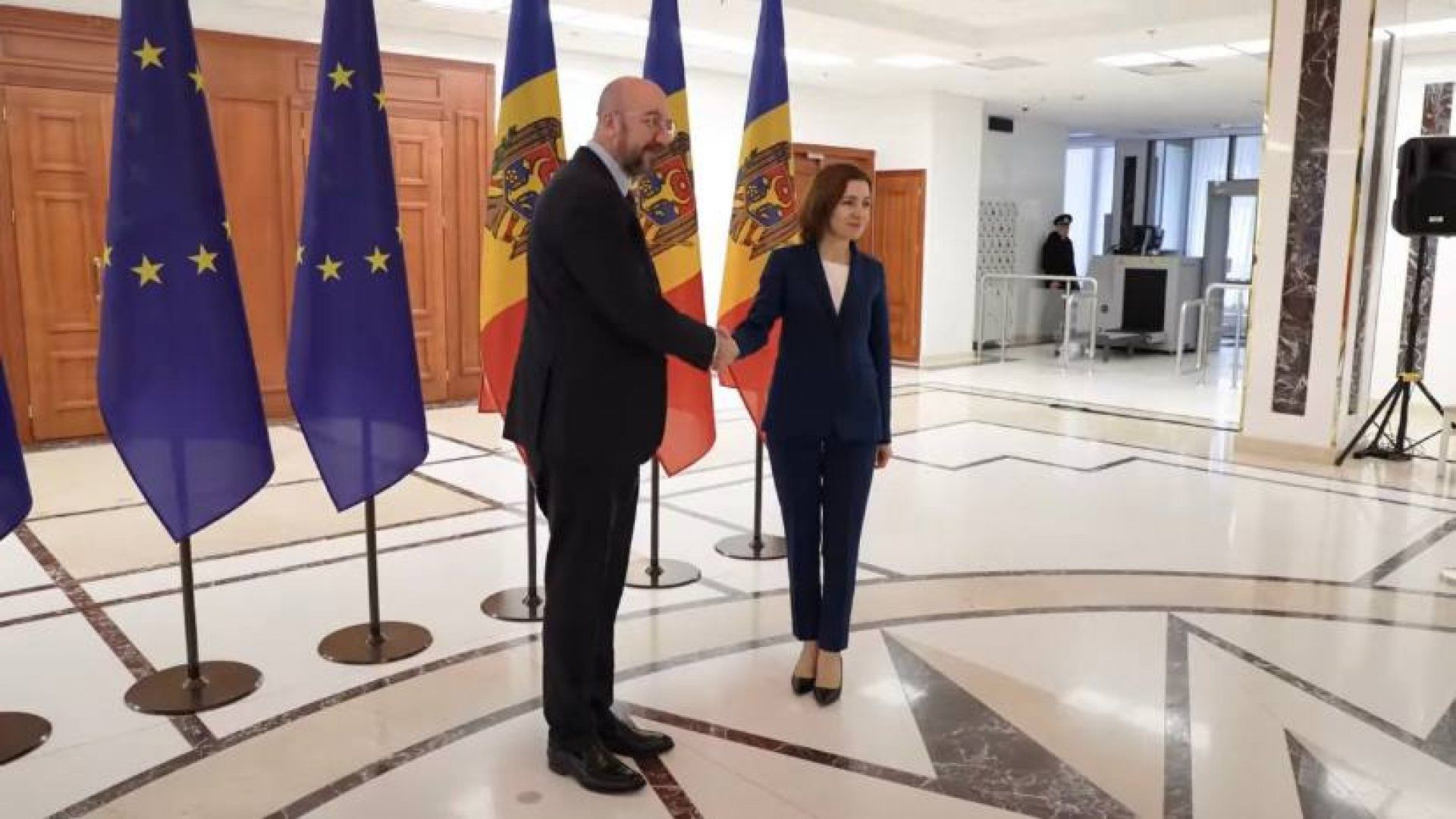 Charles Michel a ajuns la Chișinău. Președintele Consiliului European, întâmpinat la Președinție
