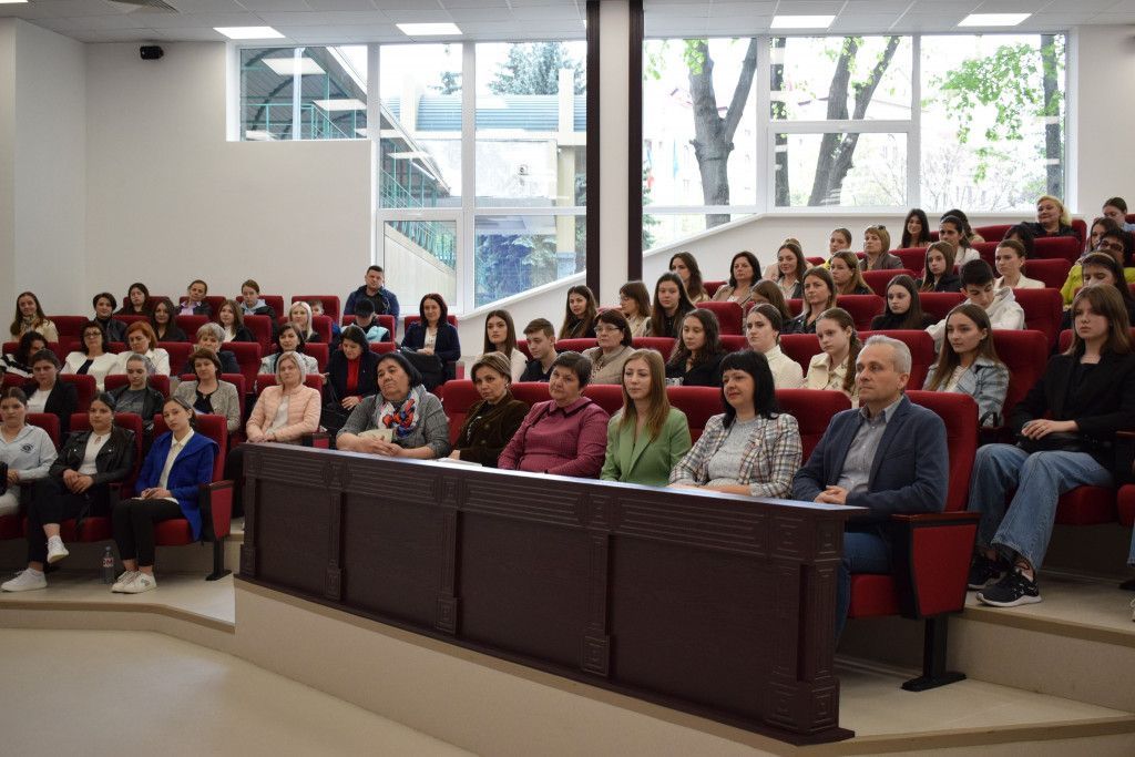 39 de elevi au fost premiați în cadrul Olimpiadei Republicane de Limba și literatura română