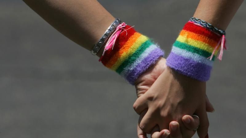 CEDO: România trebuie să recunoască și să protejeze familiile formate din persoane de același sex