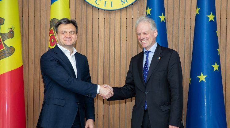 Prioritățile dialogului cu Uniunea Europeană, discutate de prim-ministrul Dorin Recean cu directorul general pentru vecinătate și negocieri privind extinderea UE, Gert Jan Koopman