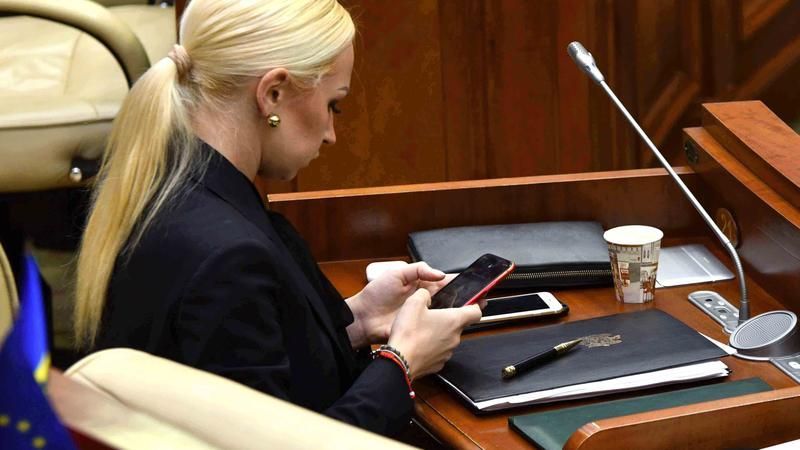 Parlamentul decide în privința ridicării imunității parlamentare a Marinei Tauber; Ședința are loc în absența deputatei