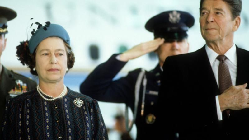 FBI face dezvăluiri despre ameninţările împotriva reginei Elisabeta în timul vizitelor în SUA