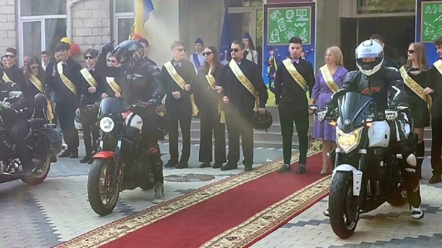 La careu pe cai din fier: Absolventele Liceului „Titu Maiorescu”, aduse la „Ultimul sunet” pe motociclete