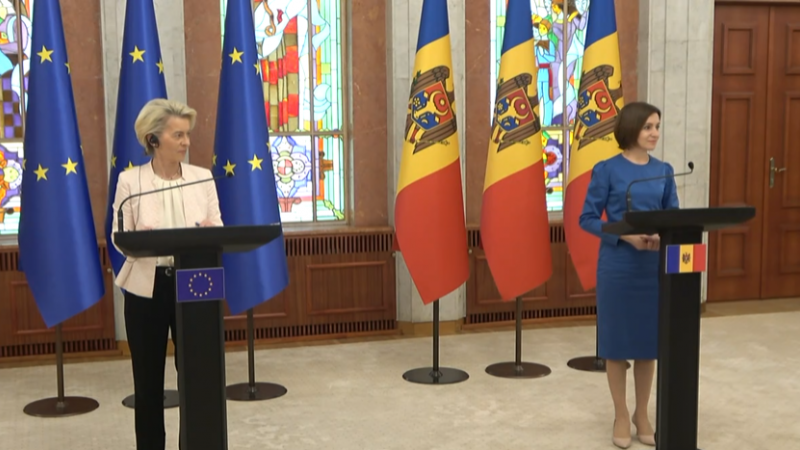 Președinta Comisiei Europene Ursula von der Leyen a ajuns la Chișinău. Urmează să susțină o conferință împreună cu Maia Sandu