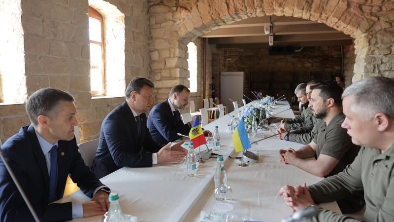 Dorin Recean, întervedere cu Volodimir Zelenski la summit: „Vom continua să oferim sprijinul nostru poporului ucrainean”
