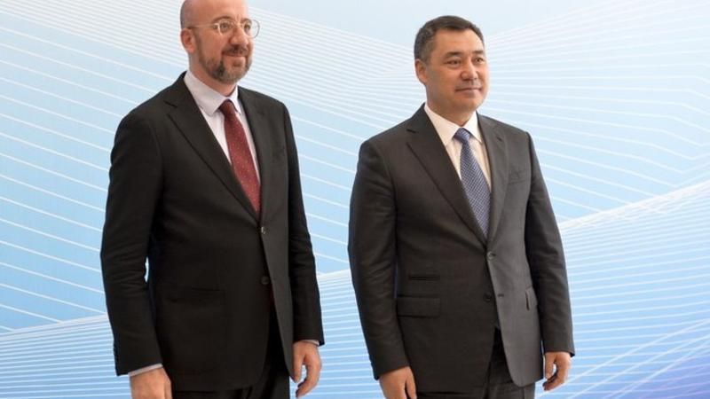 Kârgâzstanul, o ţară aliată a Moscovei, „gata să lucreze mână în mână cu UE“