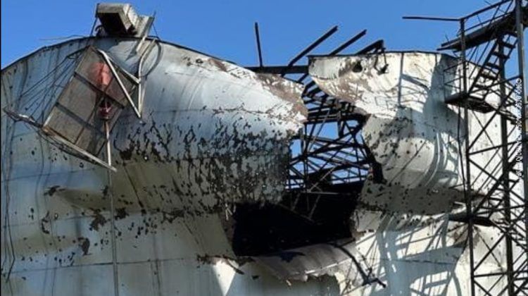 FOTO // Rușii au bombardat Ucraina la granița cu România. Portul Reni de pe Dunăre a fost atacat cu drone