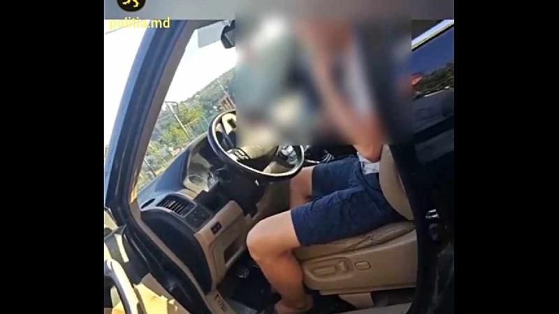 VIDEO // Un minor din Ialoveni, depistat de polițiști la volanul unei mașini; Îl avea pasager pe fratele său de 4 ani