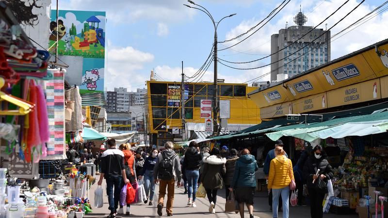 Caz șocant la Piața Centrală: Un bărbat a încercat să se sinucidă; Ce spune Poliția