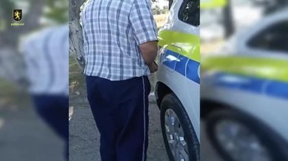 VIDEO: Un șofer care transporta susținătorii unui partid politic a încercat să mituiască polițiștii de patrulare