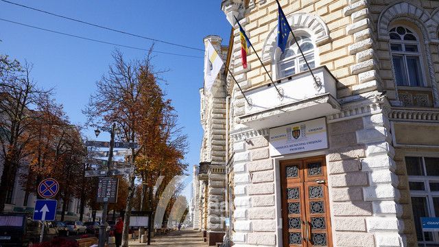 Un consilier din cadrul Consiliului Municipal Chișinău a fost recunoscut vinovat de excesul de putere. Ce pedeapsă a primit