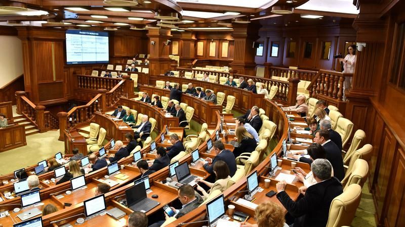 Anti-record în Parlament. Promo-LEX: Agenda ședinței de joi a fost modificată în proporție de 766%