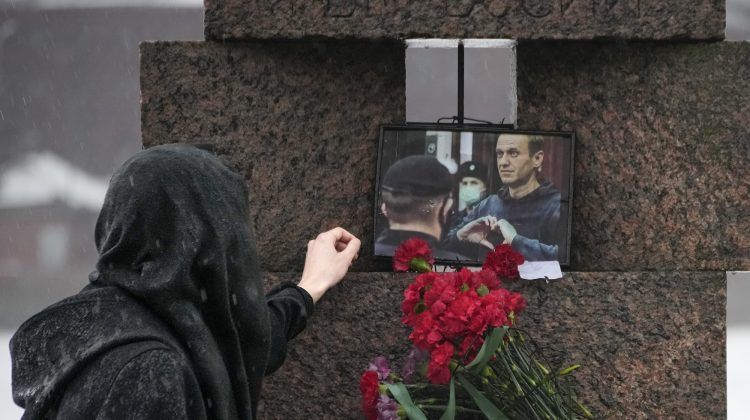 Navalnîi nu poate fi înmormântat pentru că toate firmele de servicii funerare refuză să fie angajate de familia sa