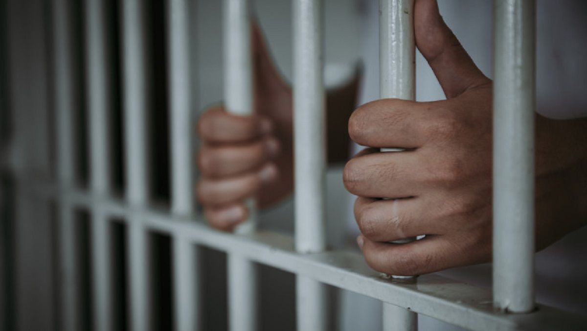 Un bărbat de 34 de ani, condamnat la opt de detenție pentru comercializarea în cantitatăți mari a drogurilor