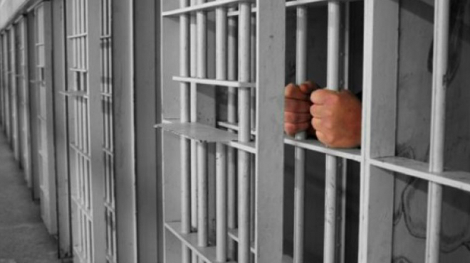 Un bărbat din Anenii Noi, condamnat la 12 ani și jumătate de închisoare după ce s-a ”înfruptat” din urechea unui polițist