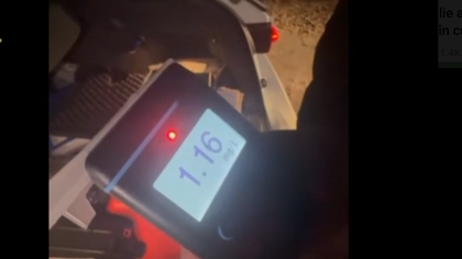 VIDEO // A urcat beat și fără permis la volanul unui automobil luat în chirie. Un tânăr din Ungheni, documentat de autorități