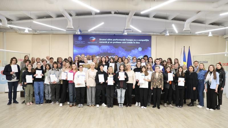 40 de elevi au fost premiați în cadrul Olimpiadei Republicane la Limba și literatura rusă