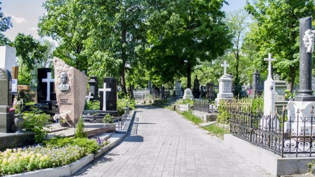 Lucrări de salubrizare în cele 11 cimitire din capitală; De la 8 mai va fi interzis accesul transportului privat